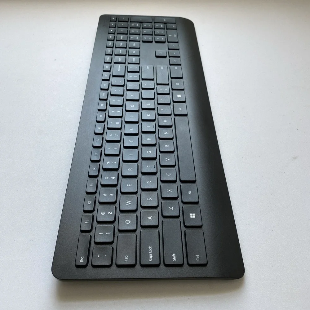 Microsoft - 900 Desktop Wireless Keyboard with USB Receiver - Works Great‎